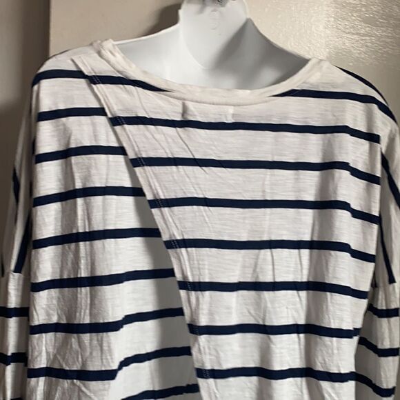 VELVET By Graham & Spencer Split Back LS Tee-M - Picture 4 of 7